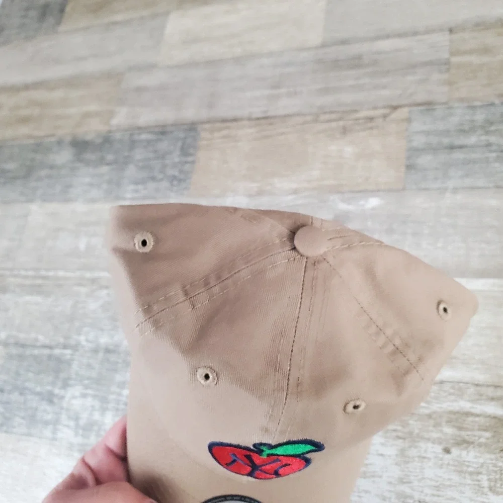 New Era New York Yankees Hat 9TWENTY Khaki Big Apple Logo Adjustable Cap NWT